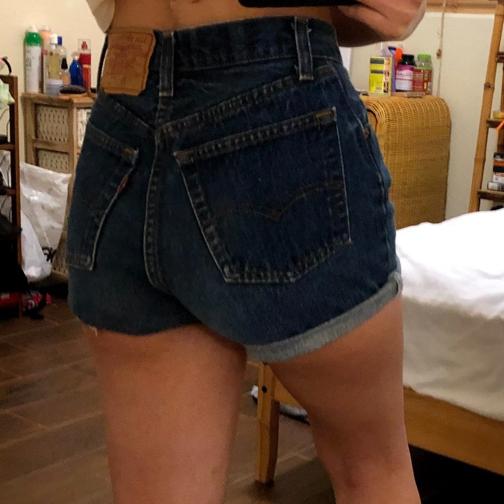 Vintage 80s Levi's Mom High Waisted Shorts - Picture 3 of 8